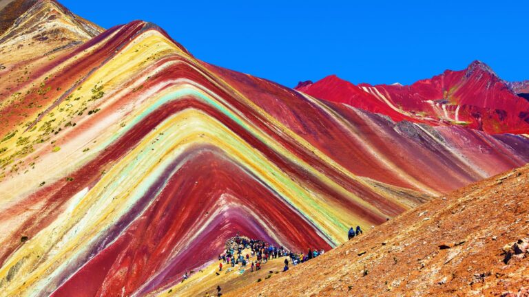 La Geología de Vinicunca: El arcoíris plasmado en la montaña